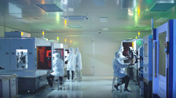 研发实验室-成立集团研究院、成都研究院，并在深圳、常州两地设立激光研发中心。